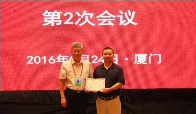 我校鄭云輝校長聘任為哈爾濱理工大學(xué)“大學(xué)生成長導(dǎo)師”(圖2)