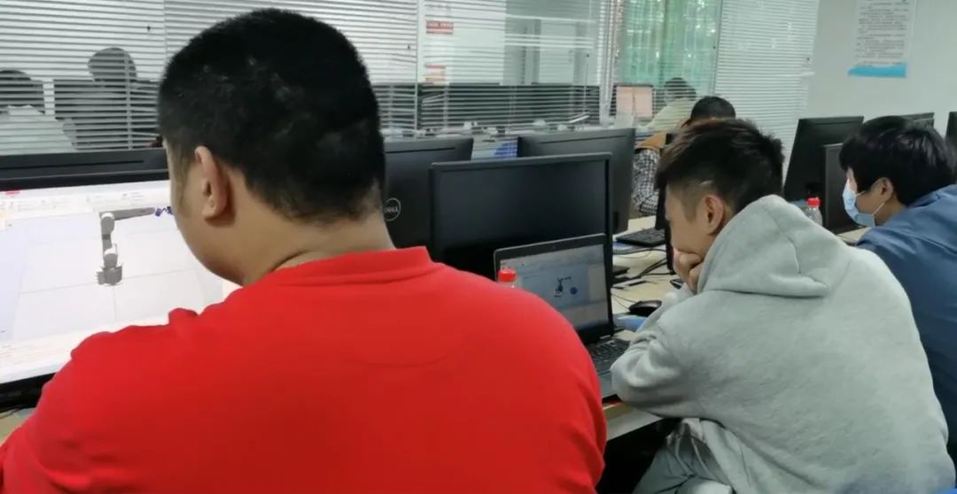 【校企合作五--智能制造篇】得爾美公司委托我校開展工業(yè)機器人系統(tǒng)集成班培訓(圖4) 圖片